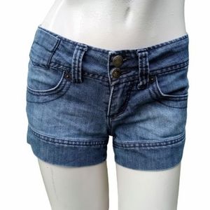 Freestyle denim shorts